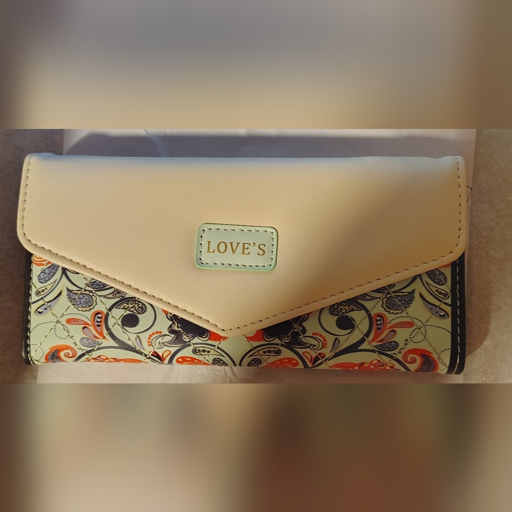 Love Cream and Paisley Women's Wallet